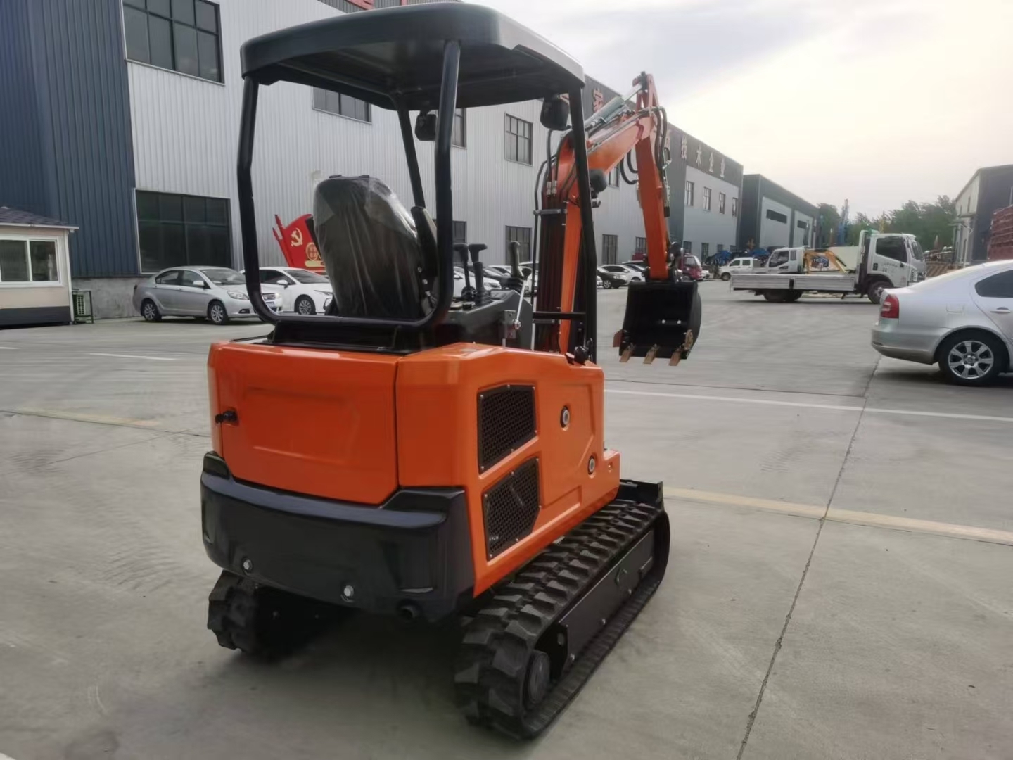 小型挖掘機BMPC18